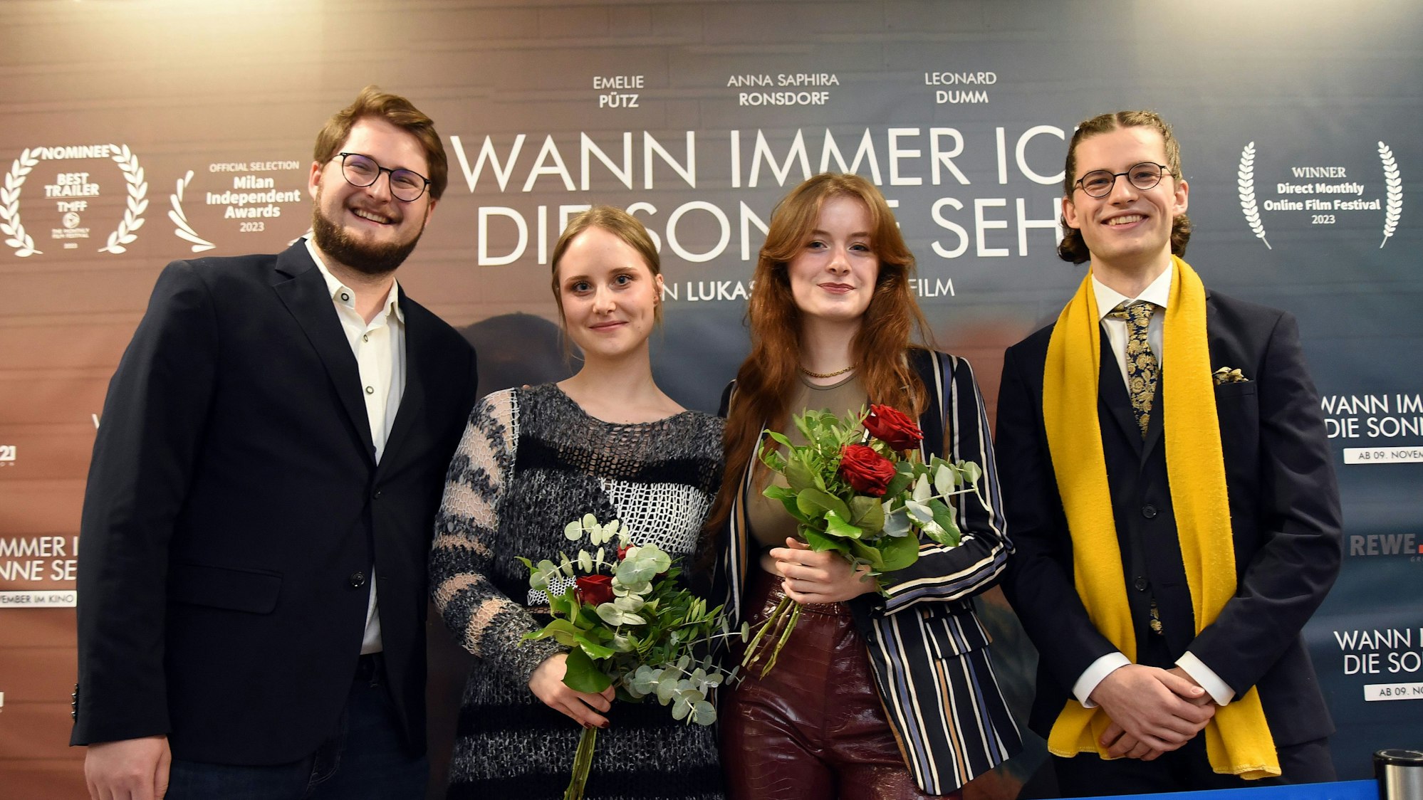 Bild von drei Schauspielern und dem Regisseur