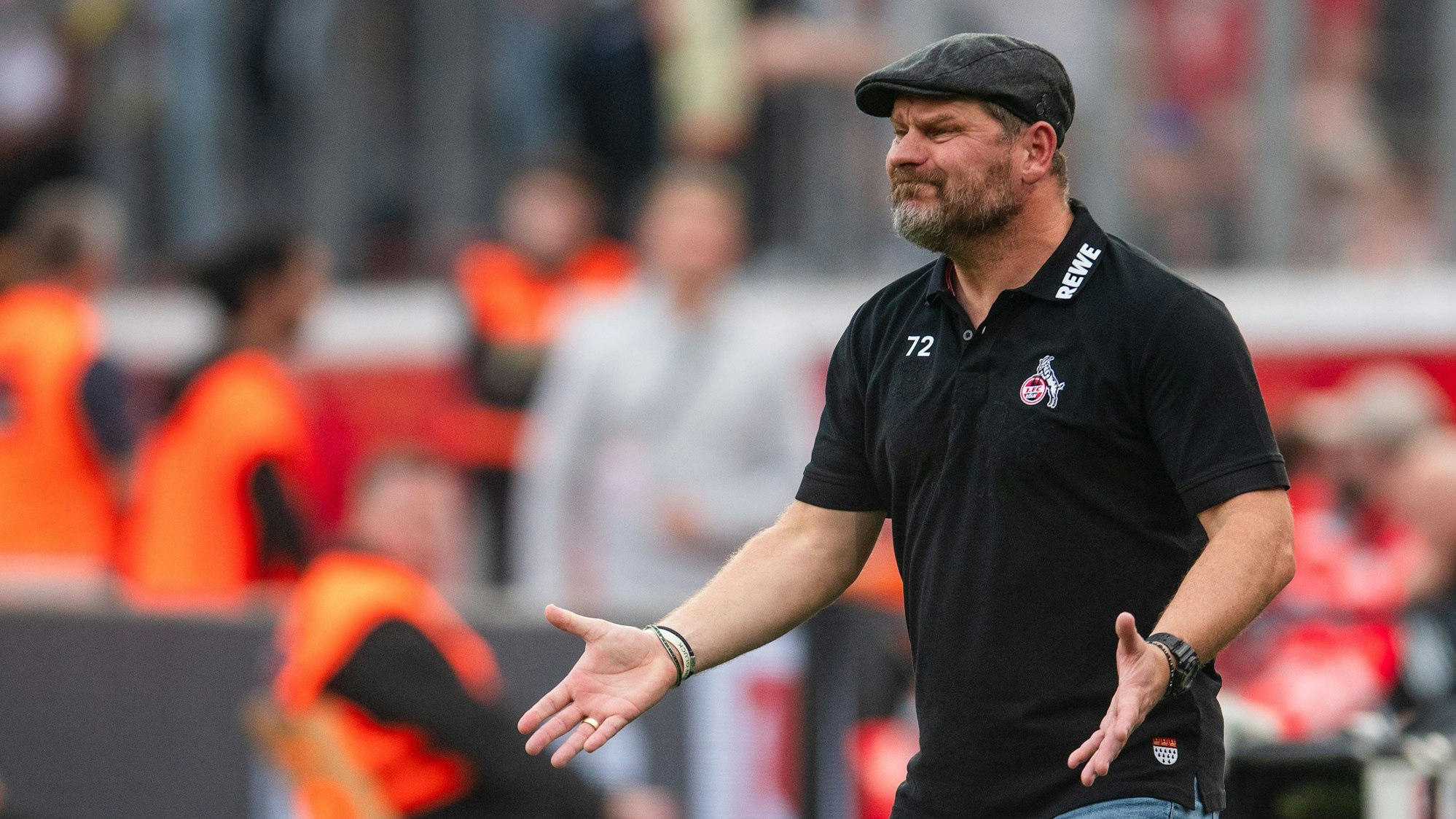 Steffen Baumgart erlebte seine Mannschaft beim Duell in Leverkusen so chancenlos wie selten unter seiner Führung.