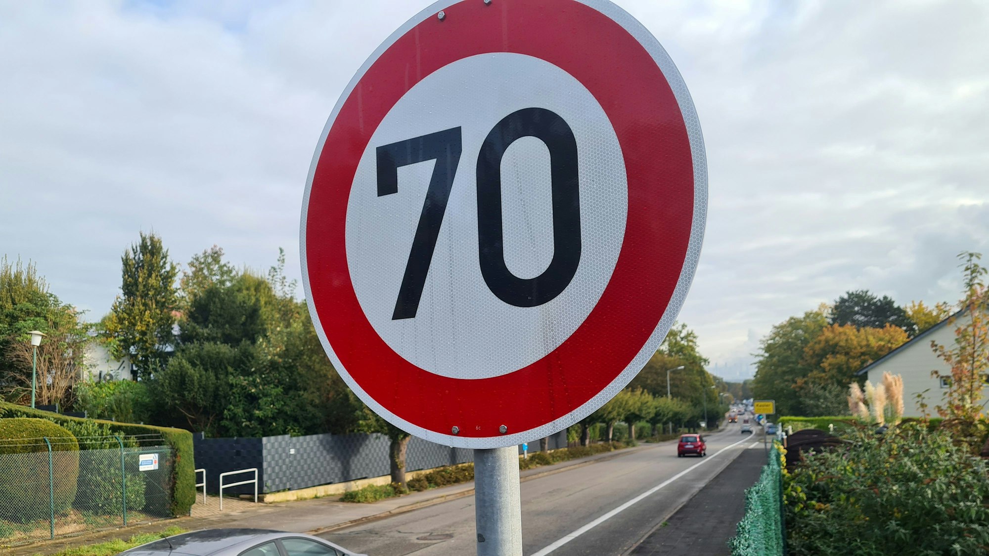 An der Kreuzung in Leichlingen gilt inzwischen Tempo 70, trotzdem fahren die Leute zu schnell, meint die CDU- (Symbolbild)