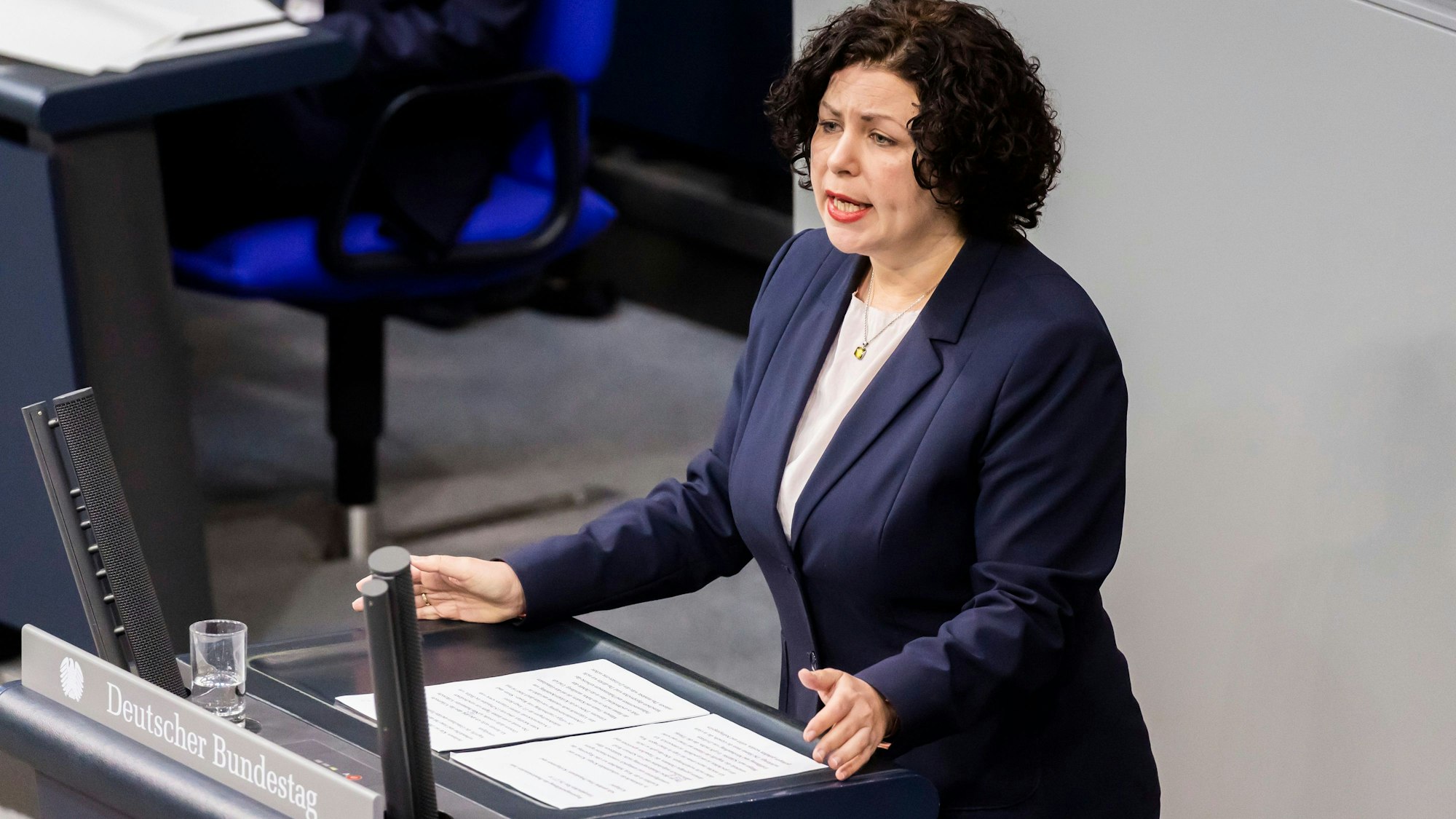 Amira Mohamed Ali, Co-Vorsitzender der Bundestagsfraktion von Die Linke, spricht im Plenum des Deutschen Bundestages.