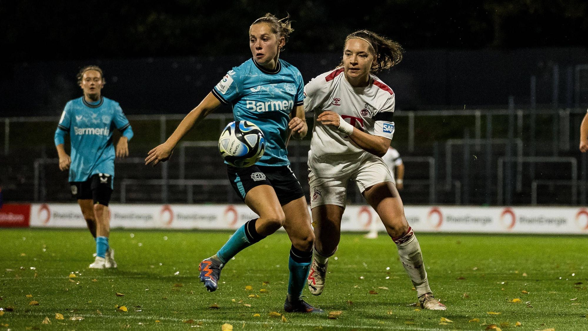 GOOGLE PIXEL Frauen Bundesliga: 1. FC Koeln - Bayer 04 Leverkusen 20.10.2023 Janou Levels Bayer 04 Leverkusen, 5, Lotta Cordes 1. FC Koeln, 6 GOOGLE PIXEL Frauen Bundesliga, 1. FC Koeln - Bayer 04 Leverkusen, Koeln, Franz-Kremer-Stadion am 20.10.2023 DFB REGULATIONS PROHIBIT ANY USE OF PHOTOGRAPHS AS IMAGE SEQUENCES AND/OR QUASI-VIDEO. *** GOOGLE PIXEL Womens Bundesliga 1 FC Koeln Bayer 04 Leverkusen 20 10 2023 Janou Levels Bayer 04 Leverkusen, 5 , Lotta Cordes 1 FC Koeln, 6 GOOGLE PIXEL Womens Bundesliga, 1 FC Koeln Bayer 04 Leverkusen, Koeln, Franz Kremer Stadium on 20 10 2023 DFB REGULATIONS PROHIBIT ANY USE OF PHOTOGRAPHS AS IMAGE SEQUENCES AND OR QUASI VIDEO Copyright: xBEAUTIFULxSPORTS/Wunderlx