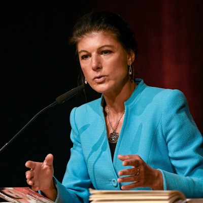 Sahra Wagenknecht (Die Linke) bei ihrem Auftritt im Steintor Variete Halle.