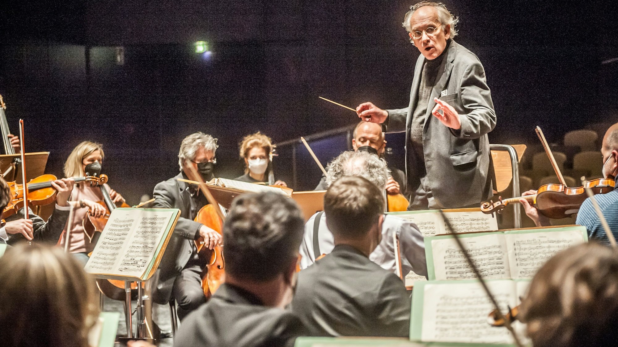 Dirk Joeres leitet die Westdeutsche Sinfonia Leverkusen. (Archivfoto)