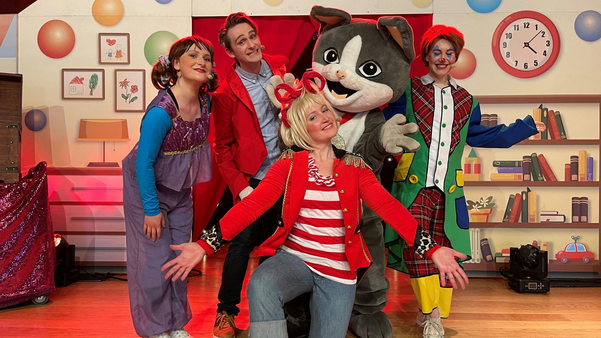 Die Schauspieler auf der Bühne bei der Show Conni - Das-Zirkus-Musical