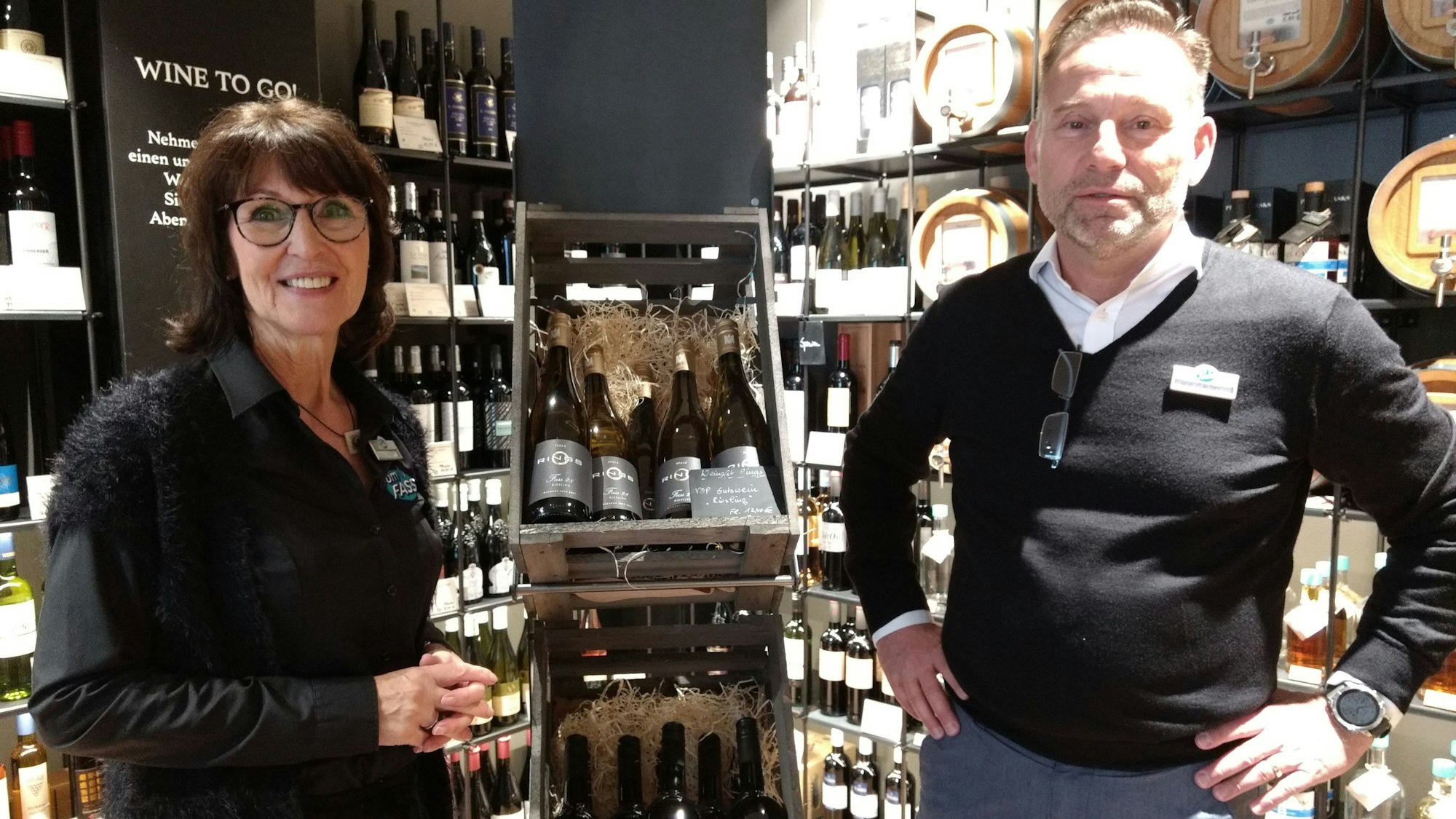 Heike und Uwe Gaebel in ihrem Vom-Fass-Geschäft in Wiesdorf.