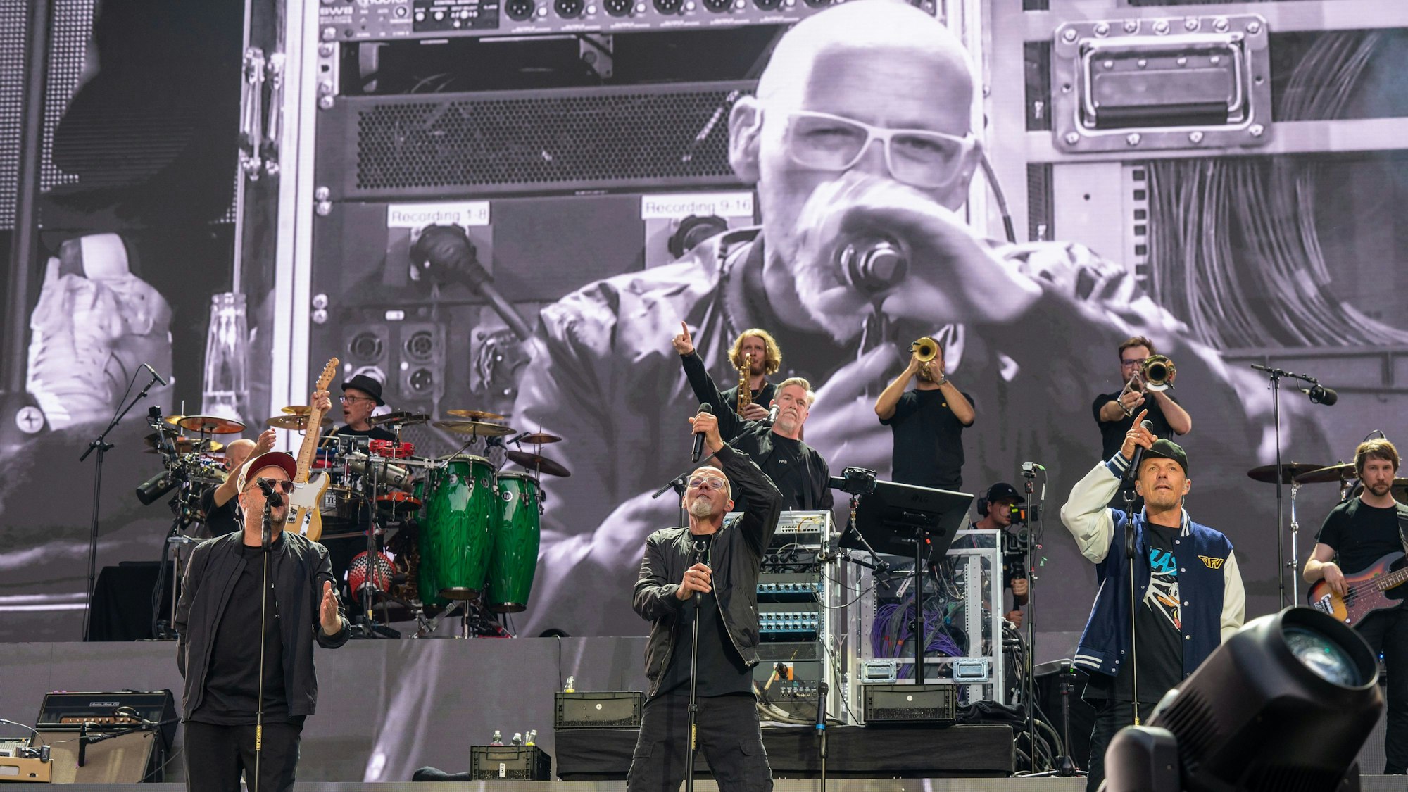 „Die Fantastischen Vier“ spielt ein Konzert im Rhein-Energie-Stadion (Symbolbild)