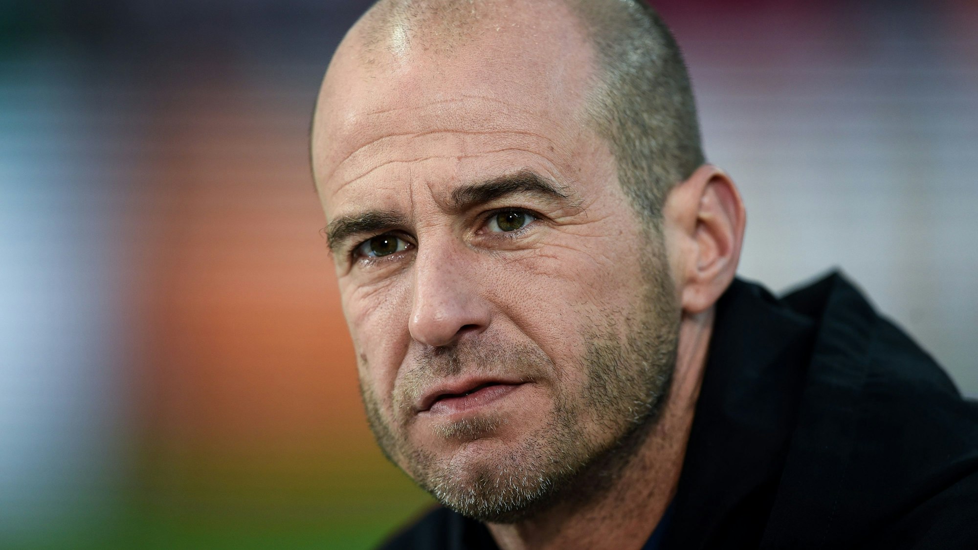 Mehmet Scholl wird auf Sky wieder vor der Kamera über Fußball reden.