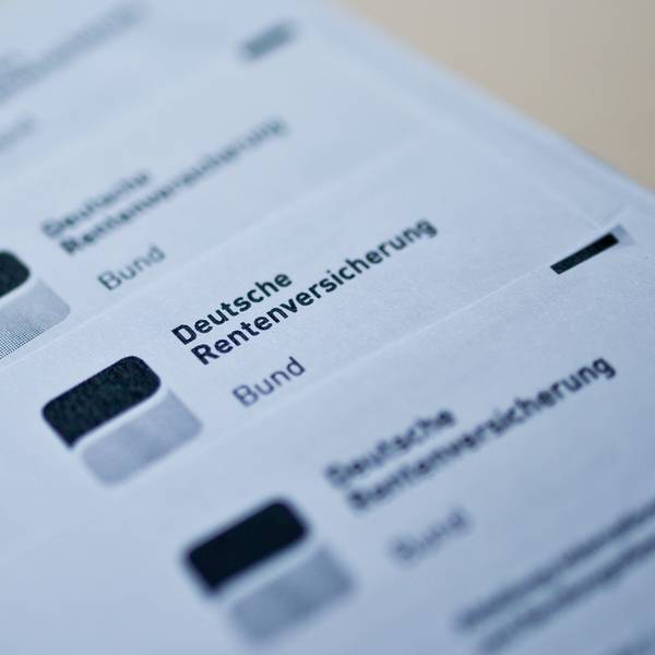 Mehrere Schreiben mit dem Adresskopf der Deutschen Rentenversicherung