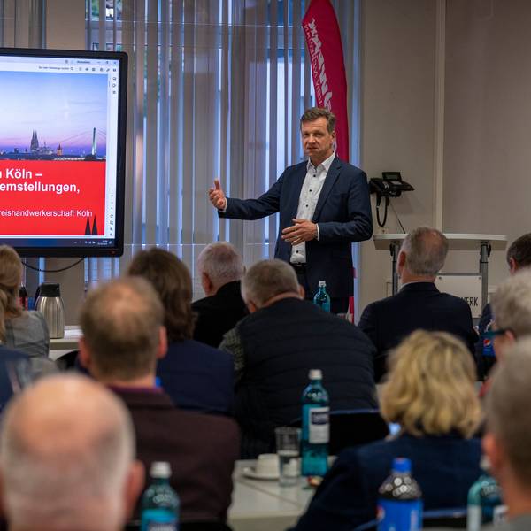 Harmonisch verlief die DIskussion zwischen Ascan Egerer und den Kölner Handwerkern nicht.