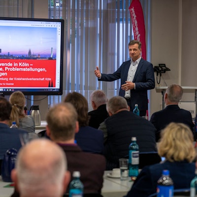 Harmonisch verlief die DIskussion zwischen Ascan Egerer und den Kölner Handwerkern nicht.