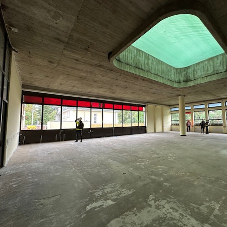 Ein entkerntes Gebäude.