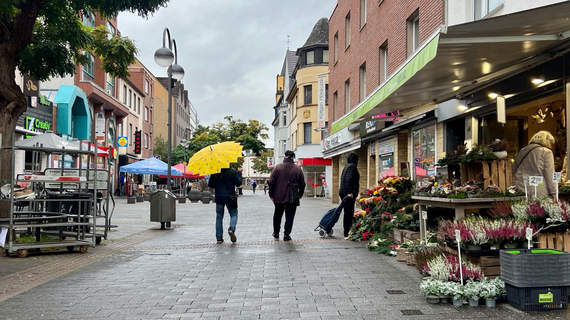 Die Bahnhofstraße in der Porzer Innenstadt am Dienstag, 24. Oktober 2023.