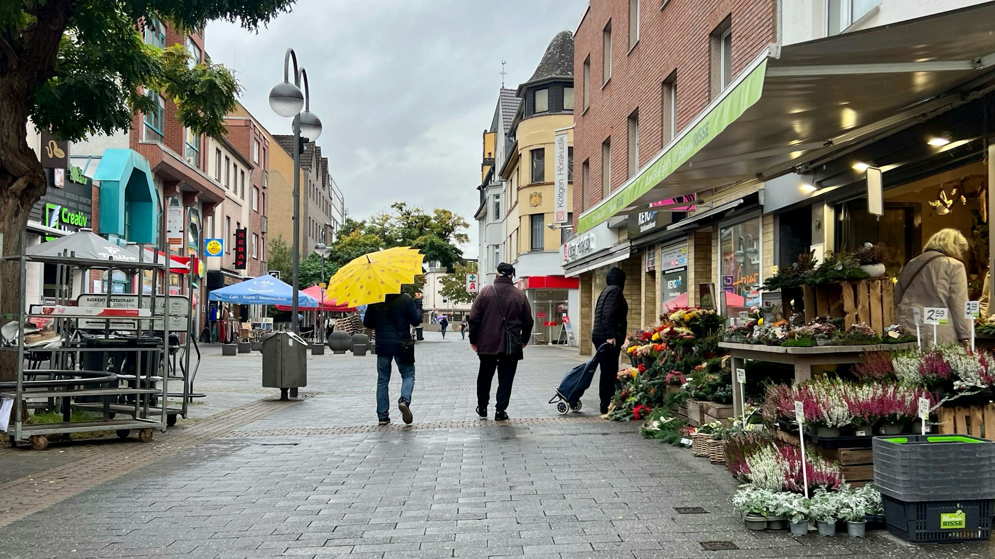 Die Bahnhofstraße in der Porzer Innenstadt am Dienstag, 24. Oktober 2023.