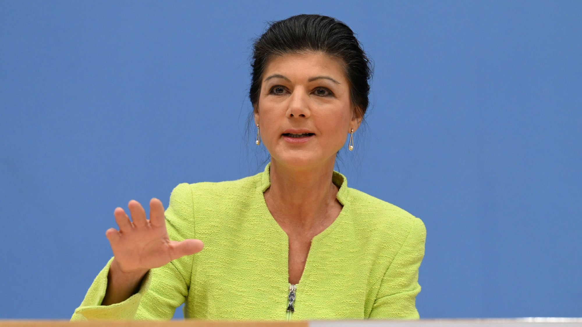 Die Politikerin Sahra Wagenknecht spricht während der Pressekonferenz zur Gründung des Vereins «Bündnis Sahra Wagenknecht - Für Vernunft und Gerechtigkeit».