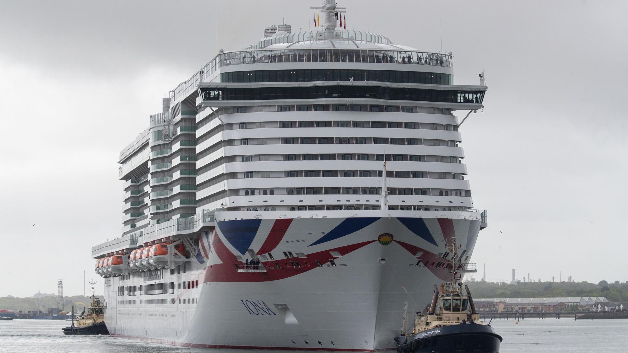 Das Kreuzfahrtschiff «Iona» der britischen Reederei P&O Cruises läuft vor seiner Taufe zum ersten Mal in Southampton ein.