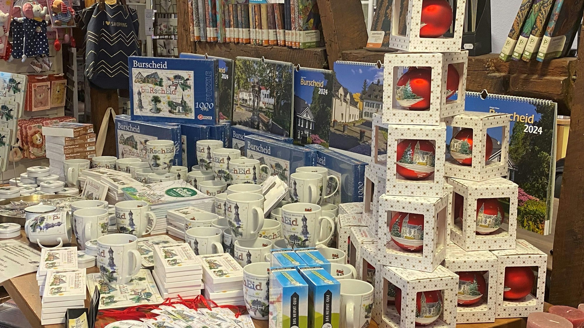 Passend zum Weihnachtsgeschäft sind die Artikel jetzt zu haben.