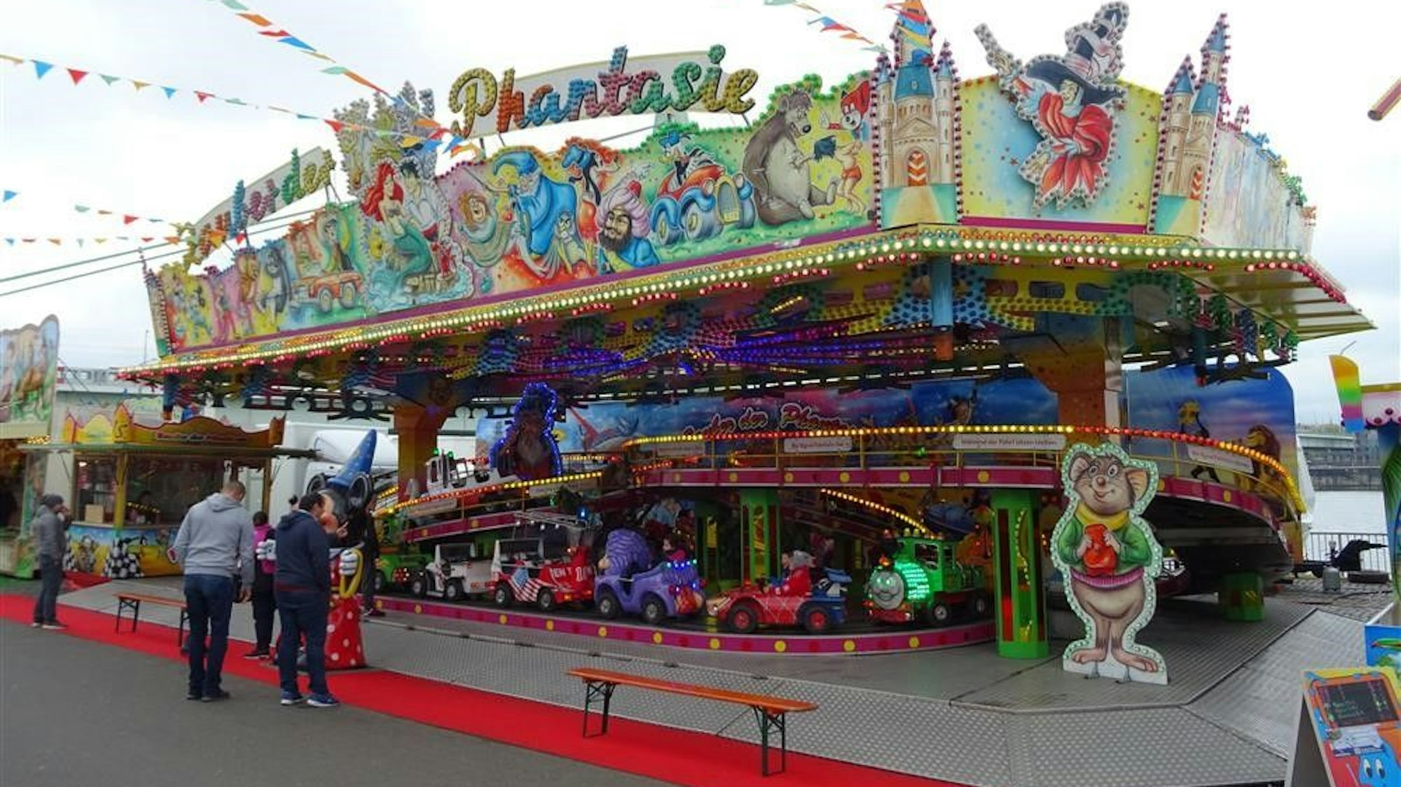 Das Fahrgeschäft „Zauber der Phantasie“