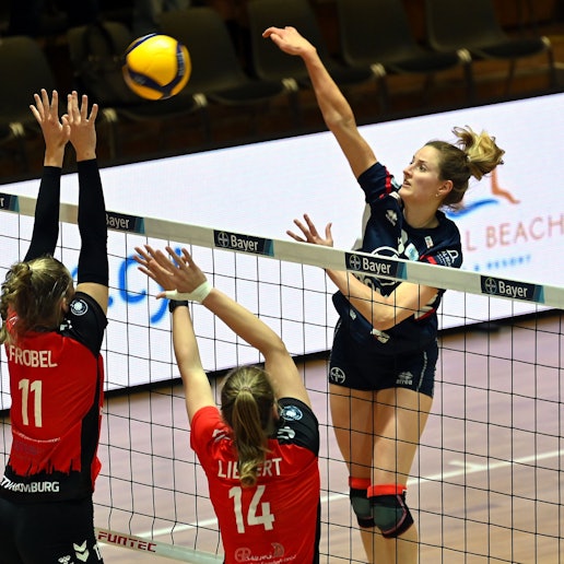 21.10.2023, Volleyball-Bayer Volleys - Hamburg
rechts: Sarah Overländer (Bayer)
Foto: Uli Herhaus