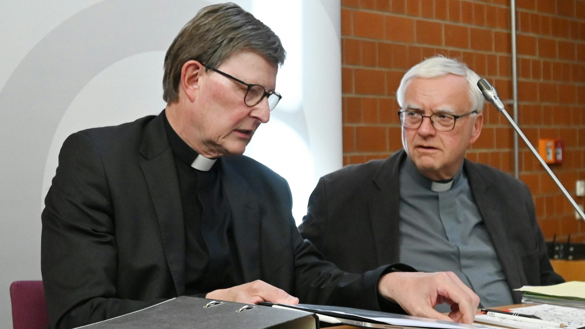 Der Kölner Kardinal Rainer Woelki (links) und der Berliner Erzbischof Heiner Koch, bis 2015 Bischof von Dresden-Meißen