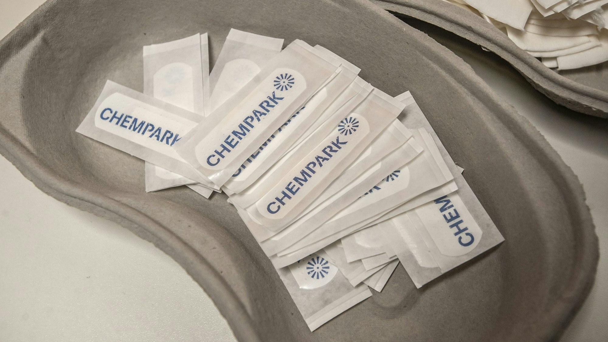 Impfzentrum am 1.12.2021 Chempark Currenta Im Gebäude E 60 an der Riedrich-Ebert-Straße unter der Bayer-Durchgangsröhre. Foto: Ralf Krieger