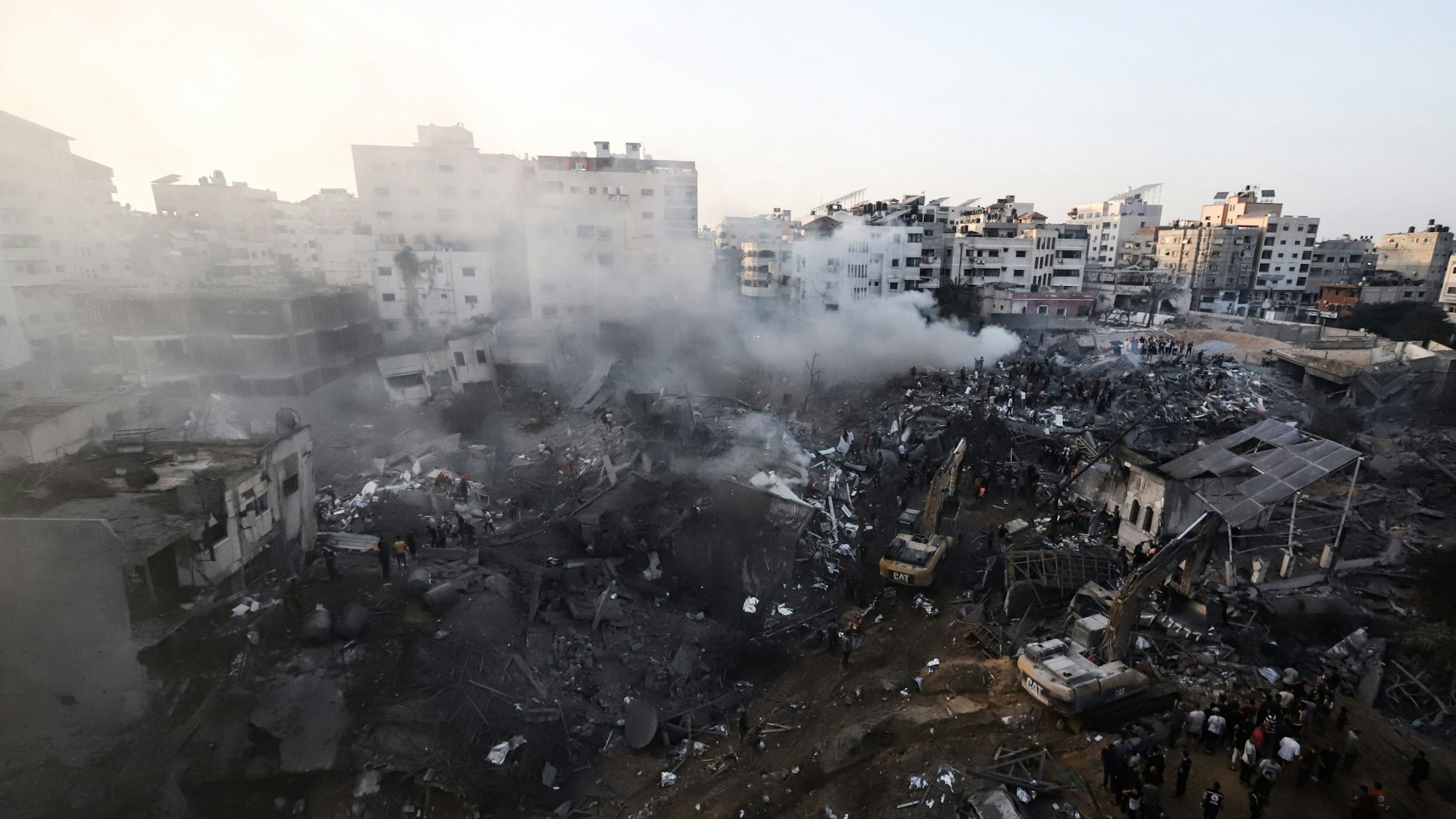 Gaza-Stadt: Blick auf die Zerstörung, die durch einen israelischen Luftangriff verursacht wurde.