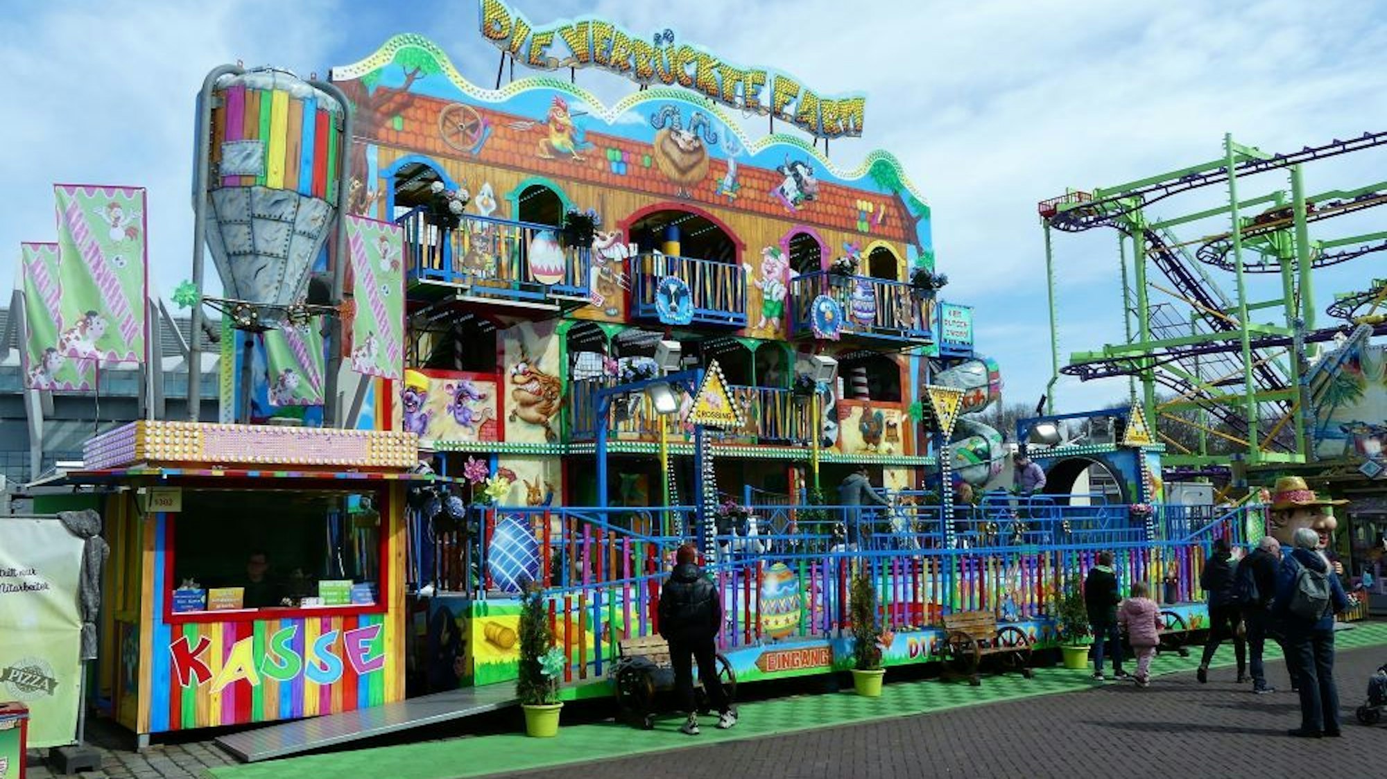 Das Fahrgeschäft „Die verrückte Farm“