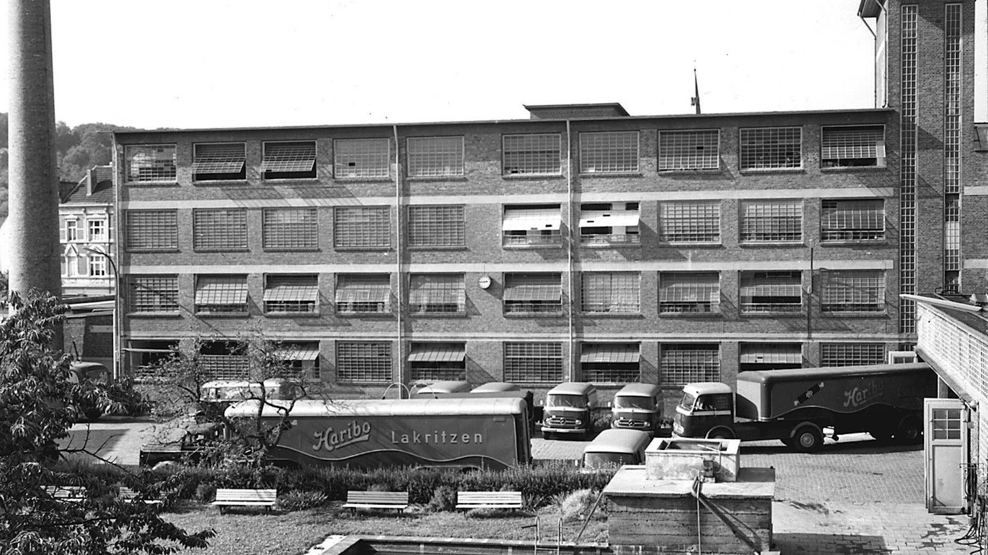 Das Foto aus den 1950er-Jahren zeigt das alte Haribo-Werk in Bonn.