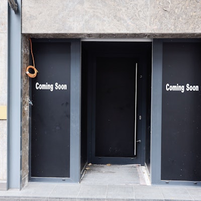 Fassade eines leerstehenden Ladenlokals