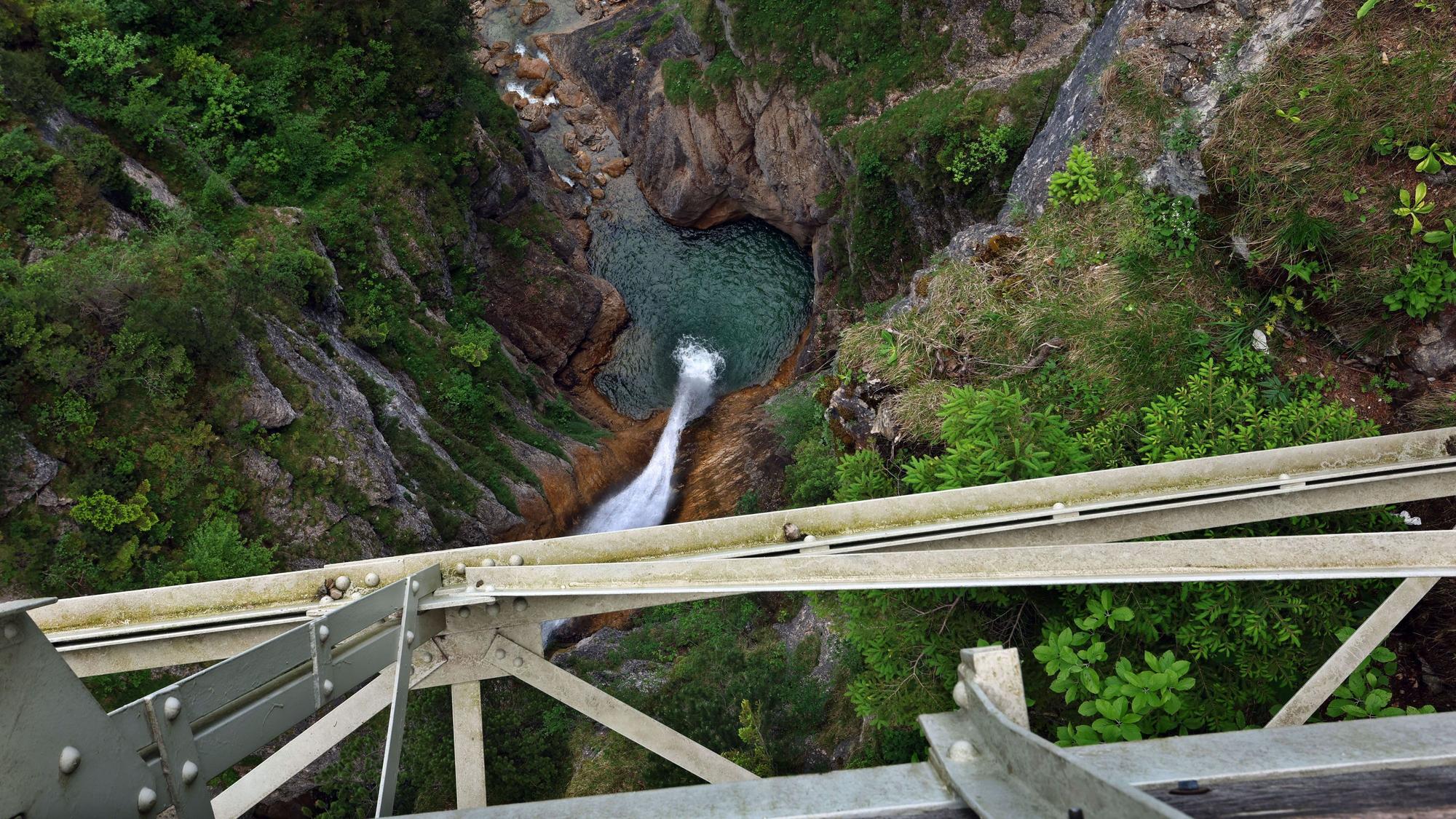 Marienbrücke am Schloss Neuschwanstein: Ein Mann hatte am 14. Juni zwei Touristinnen in eine Schlucht gestoßen, eine Frau starb.