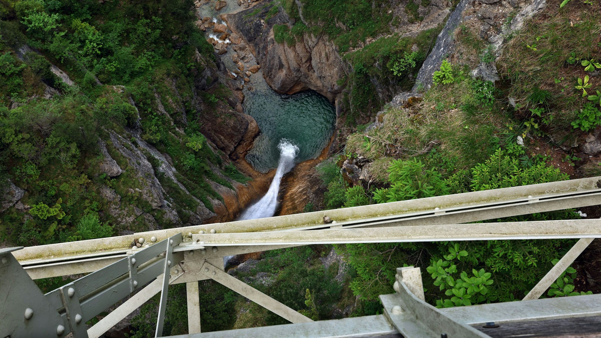 Marienbrücke am Schloss Neuschwanstein: Ein Mann hatte am 14. Juni zwei Touristinnen in eine Schlucht gestoßen, eine Frau starb.