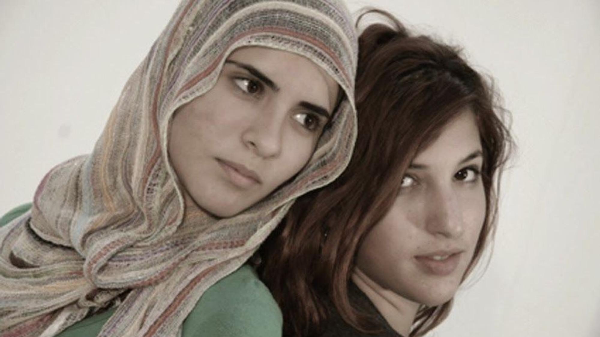 Zwei Frauen, eine Palästinenserin und eine Israelin, auf einem gemeinsamen Porträt.