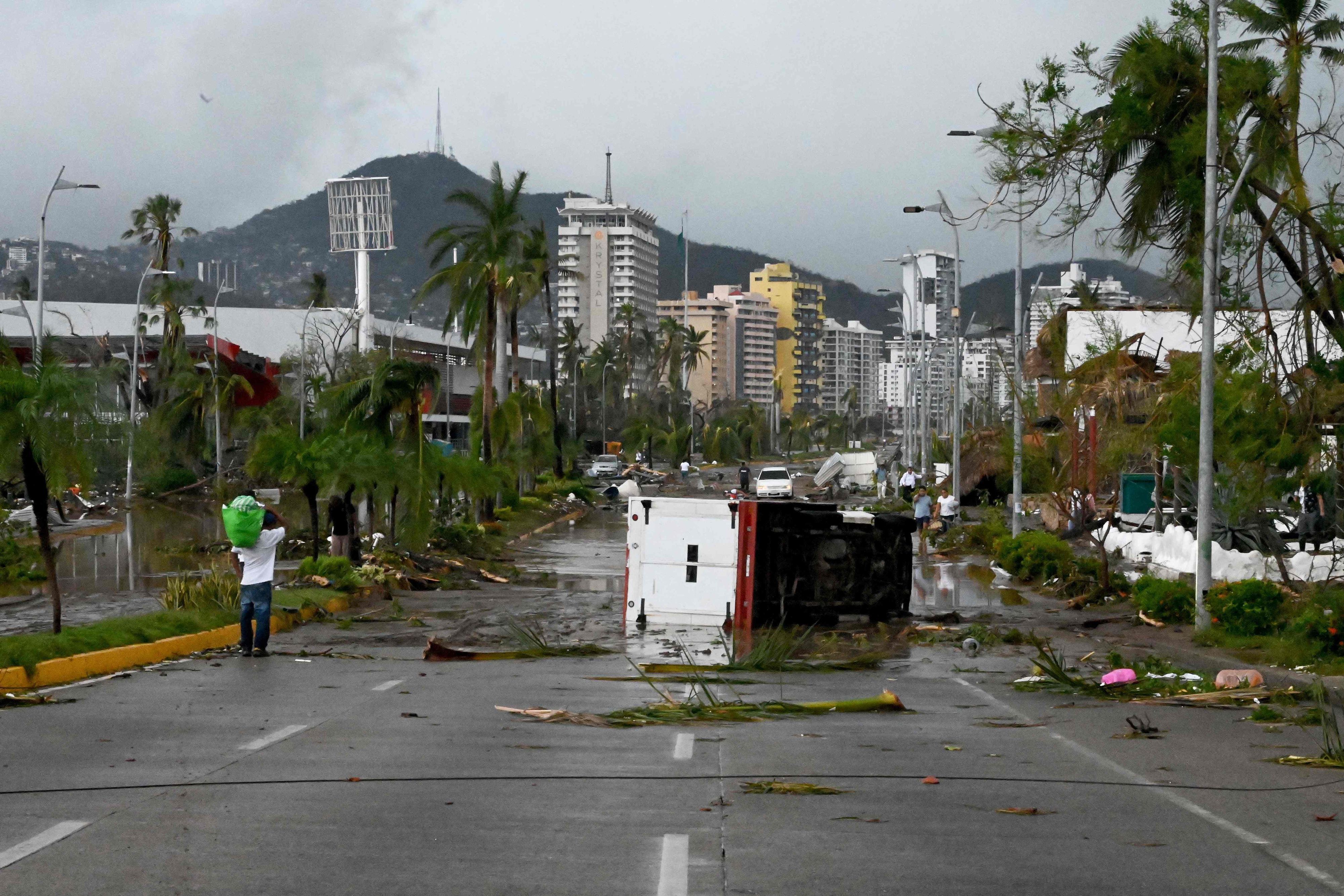 Der Sturm richtete in dem berühmten Badeort Acapulco verheerende Schäden an.
