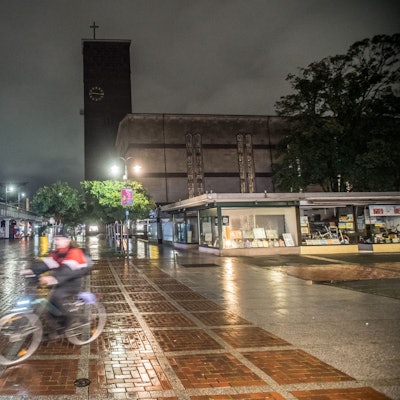 Herz Jesu, links der ehemalige Kaufhof, rechts die Pavillons, die abgebrochen werden könnten.