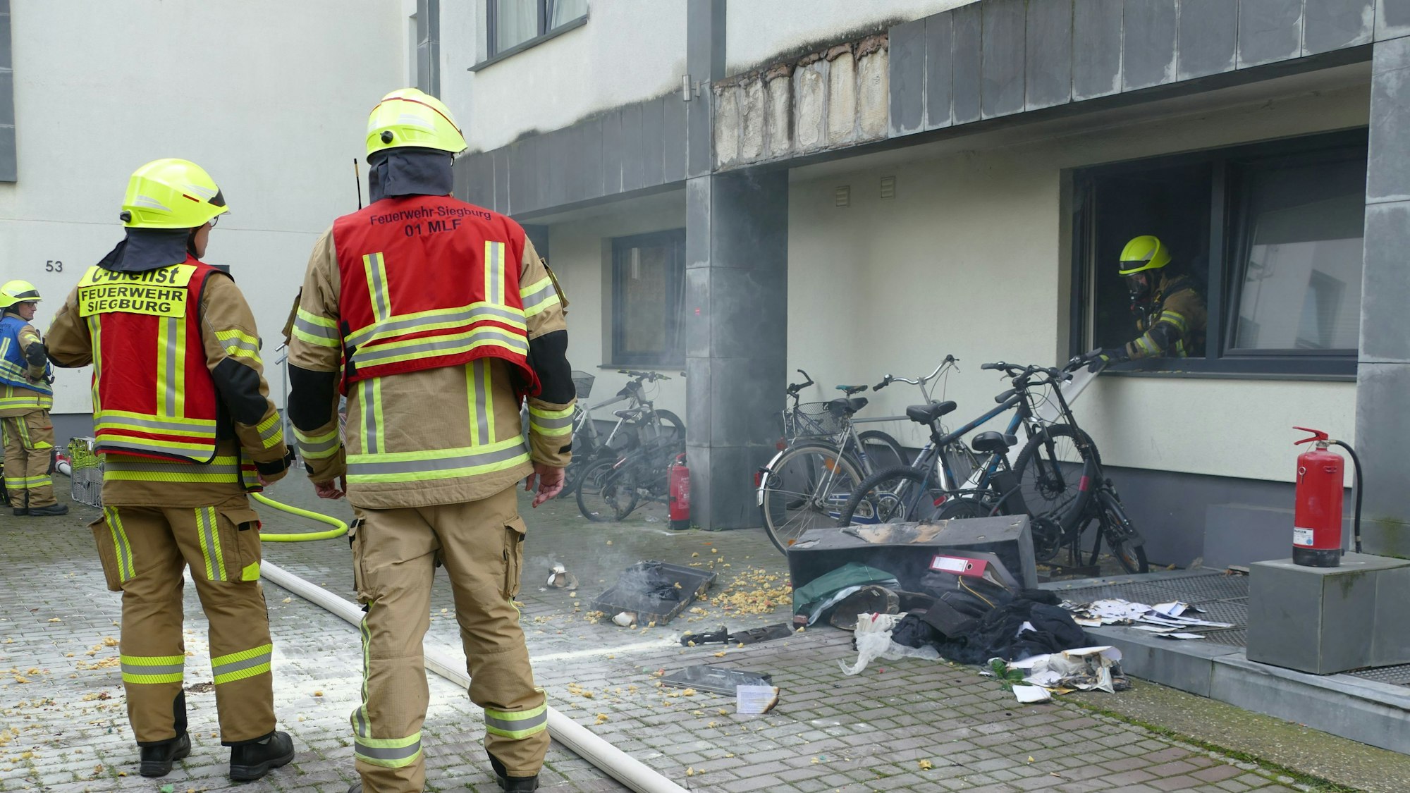 Feuerwehrleute im Einsatz.