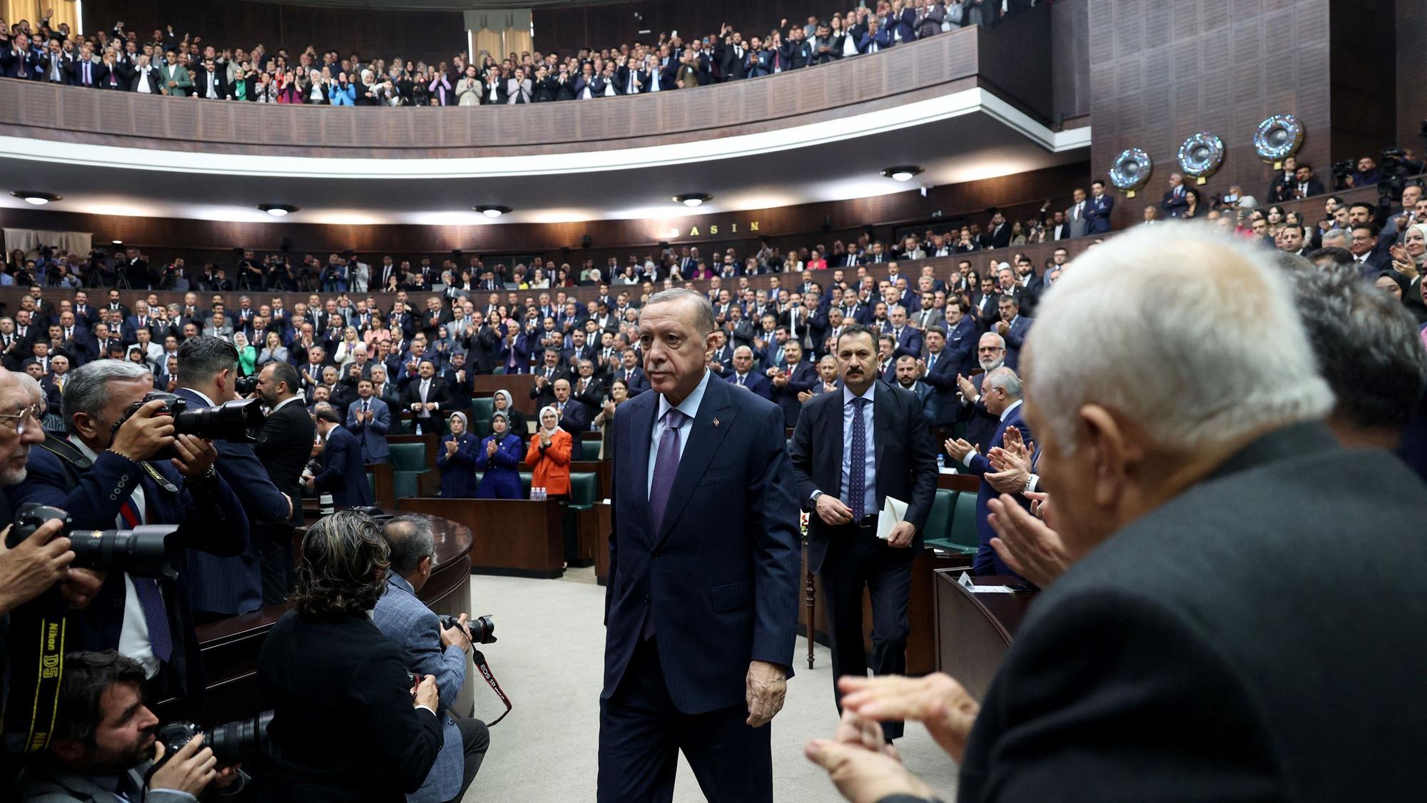 Der türkische Präsident Recep Tayyip Erdogan nach seiner Rede, in der er die radikalislamische Hamas als „Befreier“ bezeichnete.