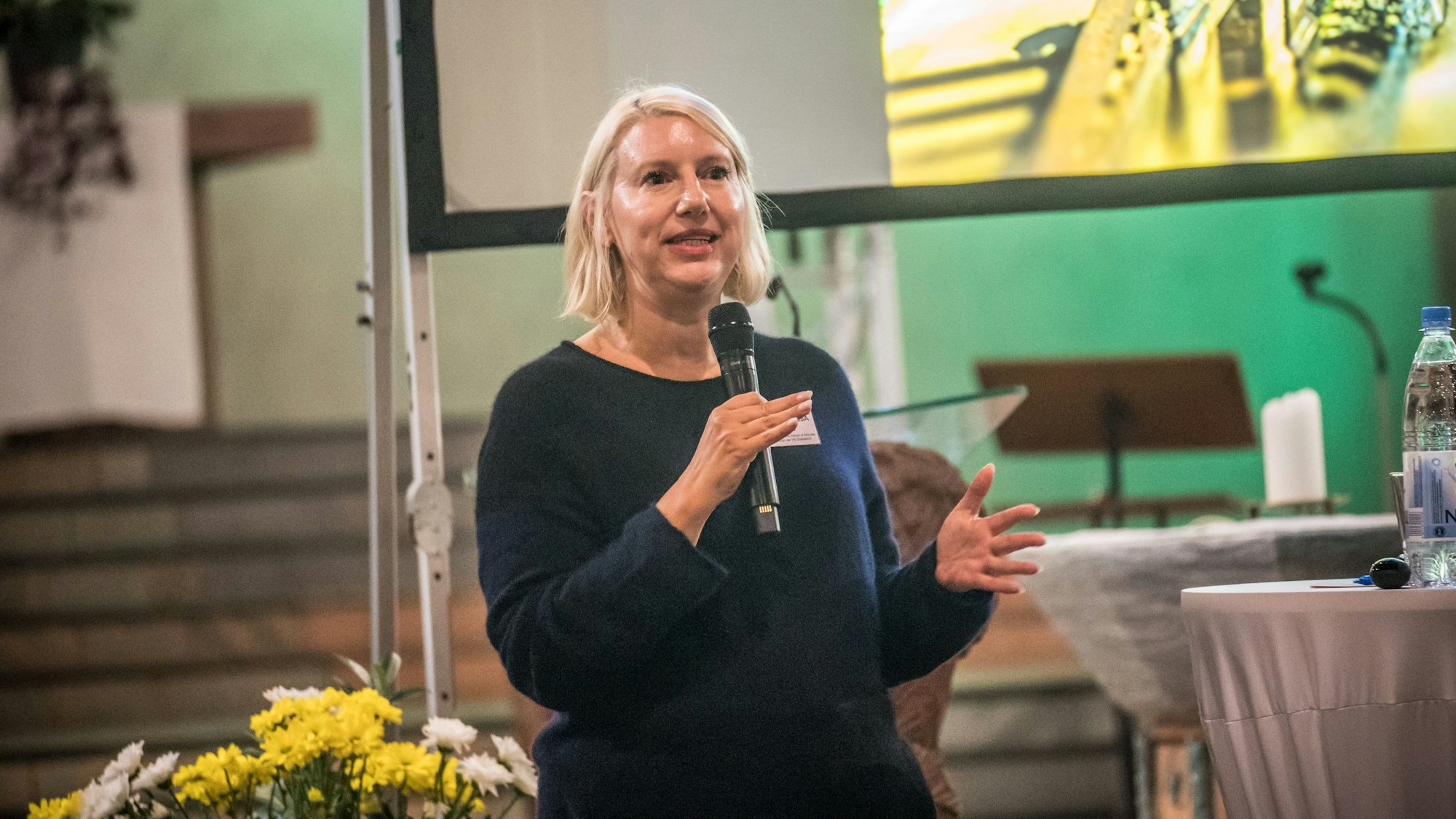 Professorin Sabine Krieg beim City-Labor in Herz Jesu.