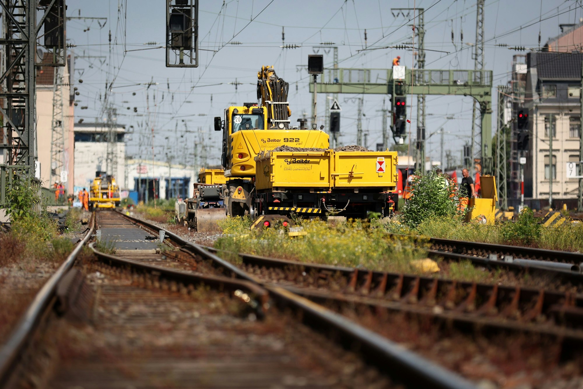 17.06.2023
Köln
Der Kölner Hauptbahnhof ist aufgrund der Zweiten Baustufe des elektronischen Stellwerk (ESTW) Köln Hbf tagsüber wegen Umrüstungsarbeiten für Fern- und Regionalverkehr geschlossen.
Foto: Martina Goyert