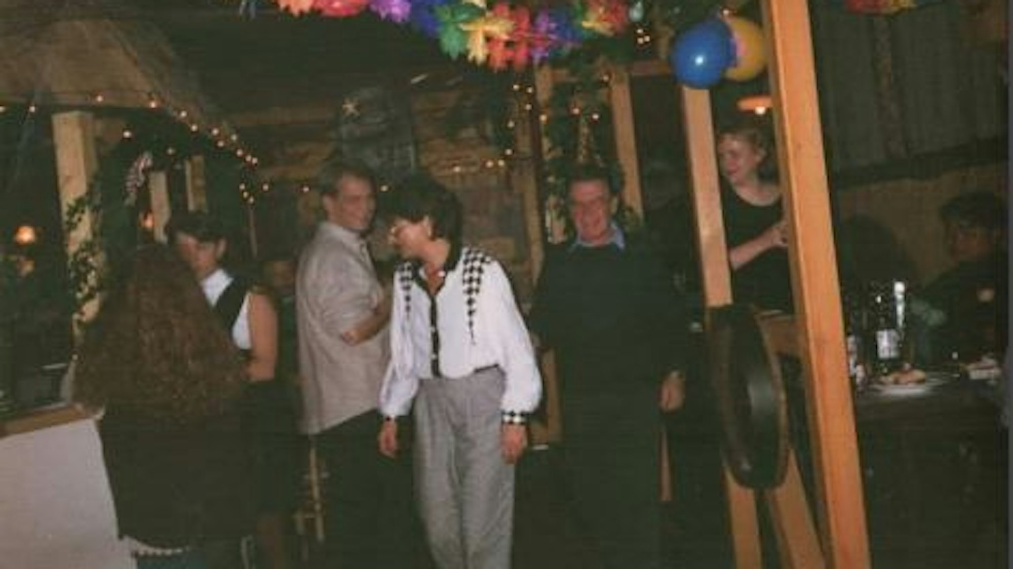 Ein Uralt-Bild (entstanden zwischen 1997 und 1998) aus der Discothek „Klimperkasten“ in Engelskirchen.