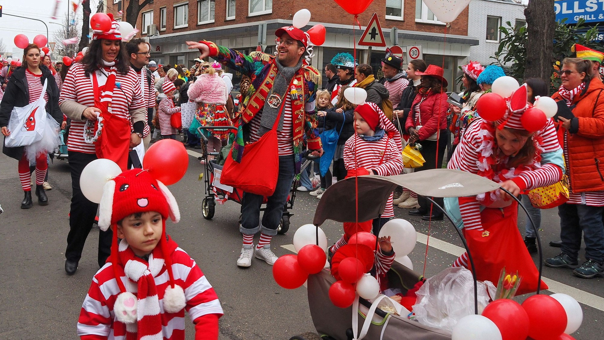 Rut & Wiess beim Zollstocker Veedelszoch
