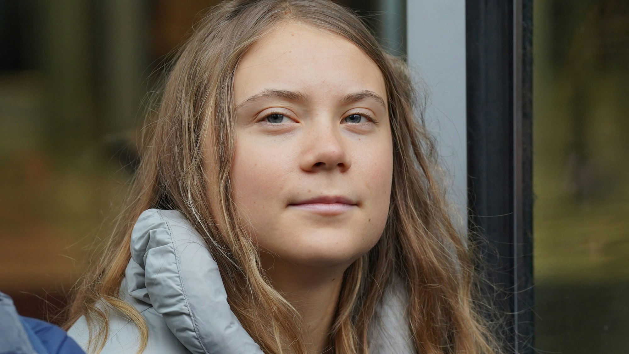 ARCHIV - 19.10.2023, Großbritannien, London: Die Klimaaktivistin Greta Thunberg demonstriert gemeinsam mit Demonstranten von Fossil Free London vor den Büros von J.P. Morgan in Canary Wharf, um den Gipfel des Energy Intelligence Forum (EIF) zu stören. Die schwedische Umweltaktivistin Thunberg hat an diesem Freitag statt zu einem Streik fürs Klima zu einem Streik für Solidarität mit den Palästinensern aufgerufen. (zu dpa "Thunbergs Aufruf zu Solidarität mit Palästinensern sorgt für Empörung") Foto: Lucy North/PA Wire/dpa +++ dpa-Bildfunk +++