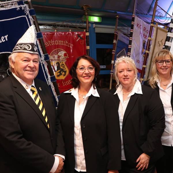 Das Bild zeigt Ferdi Huck, Petra Simons, Prinzessin Elke Sodt-Busch, Karin Moers und Phillip Gieroths.