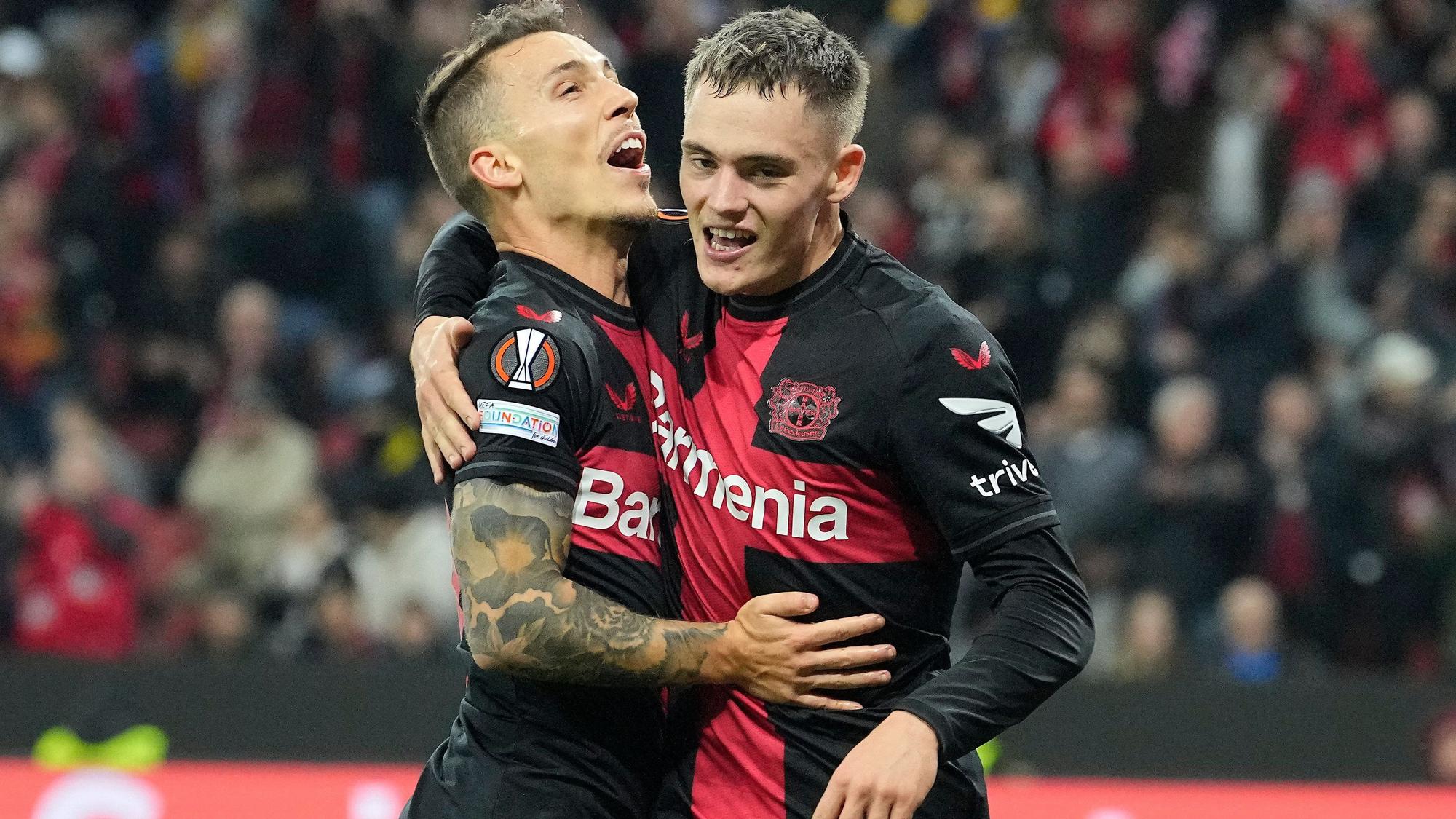 Spielentscheider am Donnerstag: Alejandro Grimaldo und Florian Wirtz (r.)