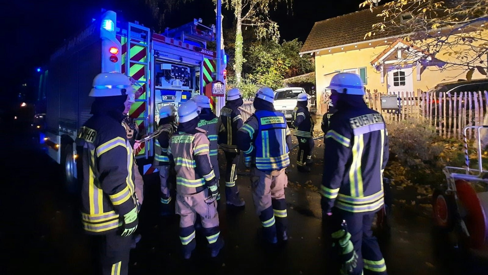 Die Einsatzkräfte der Feuerwehr musste nur noch Nachlöscharbeiten durchführen.