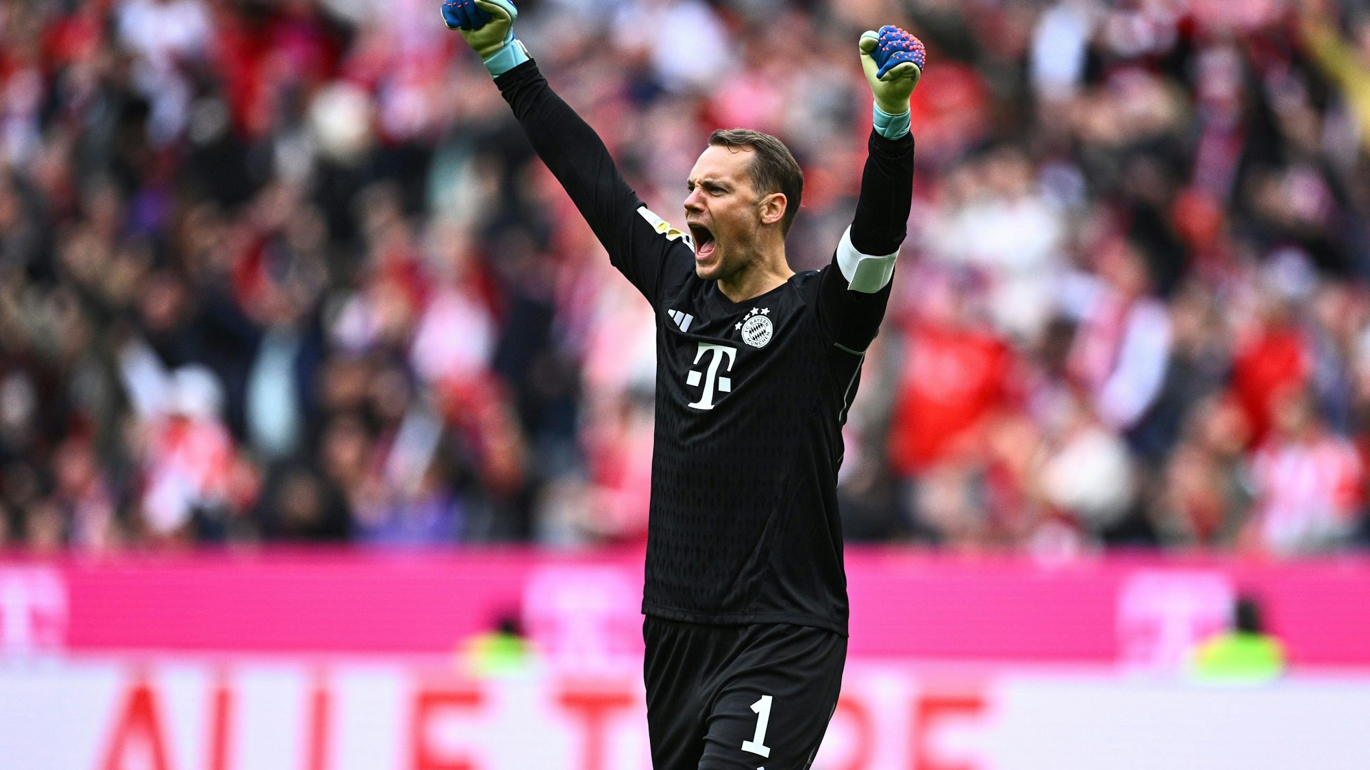 28.10.2023, Bayern, München: Fußball: Bundesliga, FC Bayern München - SV Darmstadt 98, 9. Spieltag, Allianz Arena: Torwart Manuel Neuer von Bayern München reagiert nach einem Tor, das nicht gewertet wurde.