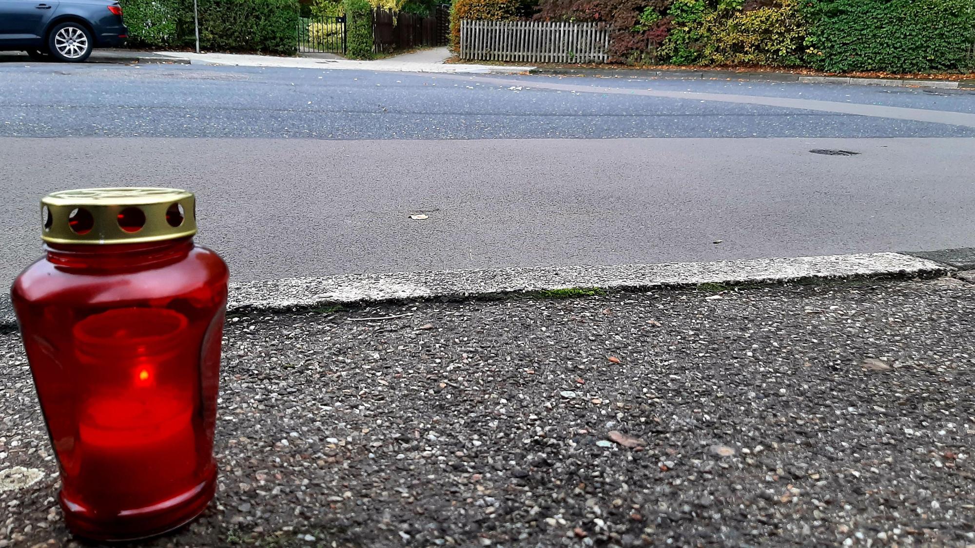 Eindrücke von der Ilmstraße in Leverkusen-Rheindorf, in der am Freitagabend, 27. Oktober 2023, ein Mann eine schwangere Frau bei einem Angriff mit einem Messer tödlich verletzte.