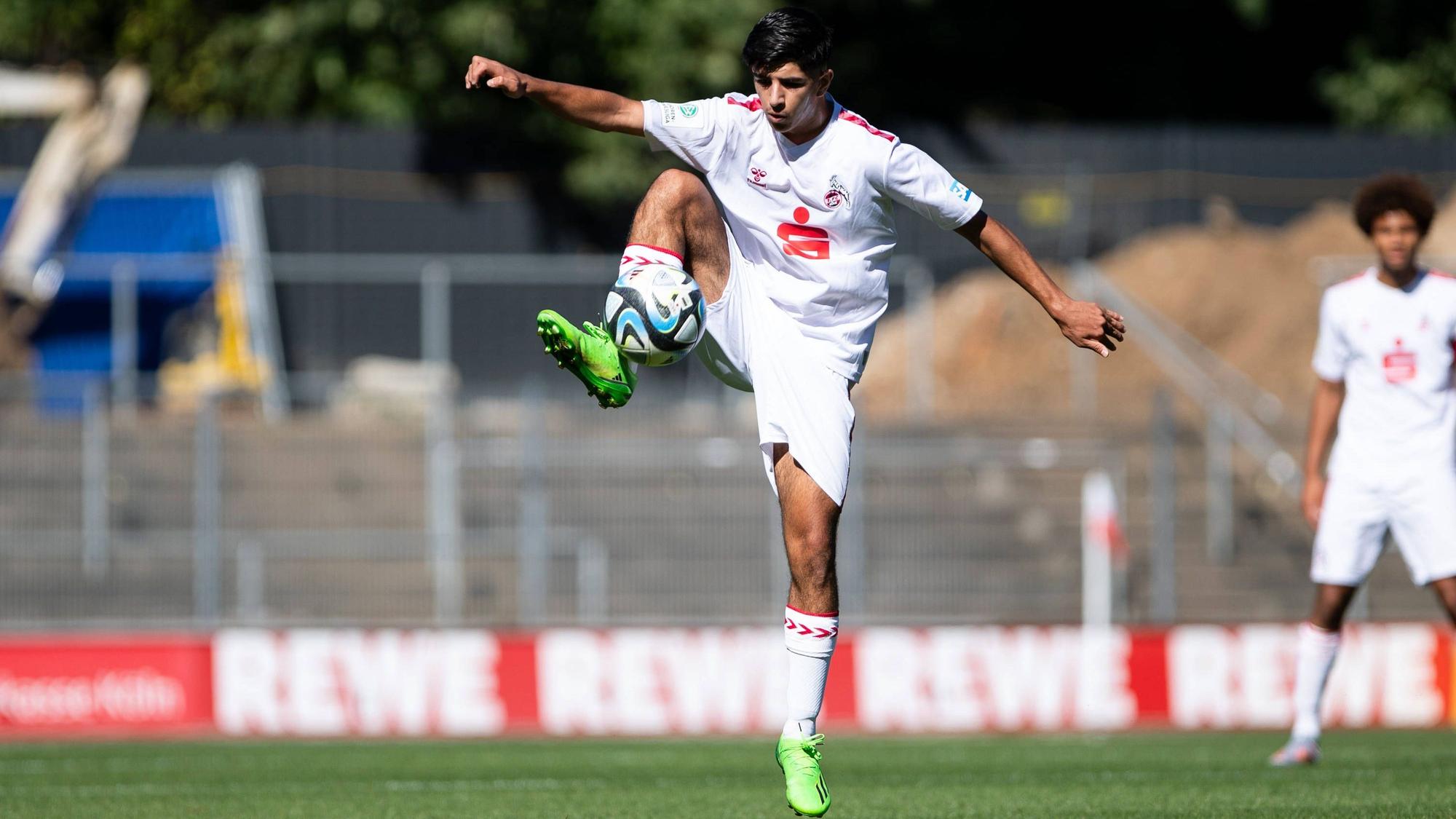 A-Junioren-Bundesliga West: 1.FC Koeln U19 - Arminia Bielefeld U19, 24.09.2023 Kian Hekmat 1.FC Koeln U19, 7 A-Junioren-Bundesliga West: 1.FC Koeln U19 - Arminia Bielefeld U19, Koeln, Franz-Kremer-Stadion, 24.09.2023 *** A Junior Bundesliga West 1 FC Koeln U19 Arminia Bielefeld U19 , 24 09 2023 Kian Hekmat 1 FC Koeln U19, 7 A Junior Bundesliga West 1 FC Koeln U19 Arminia Bielefeld U19 , Koeln, Franz Kremer Stadion, 24 09 2023 Copyright: xBEAUTIFULxSPORTS/Buriakovx
