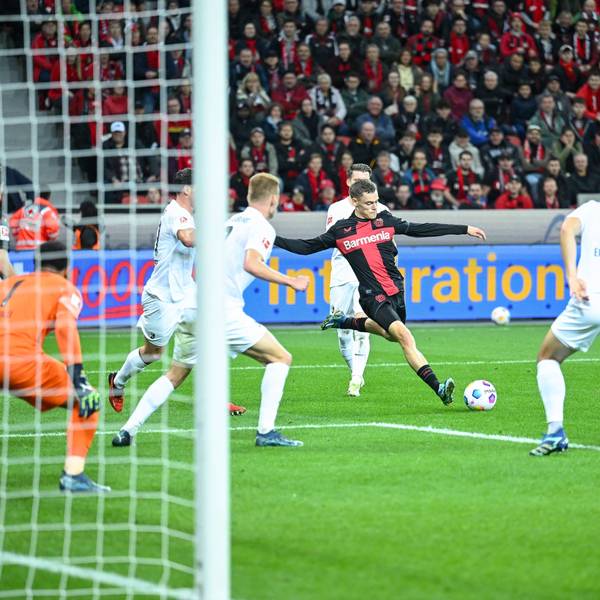Florian Wirtz trifft zum 1:0 für Bayer 04 Leverkusen gegen den SC Freiburg.