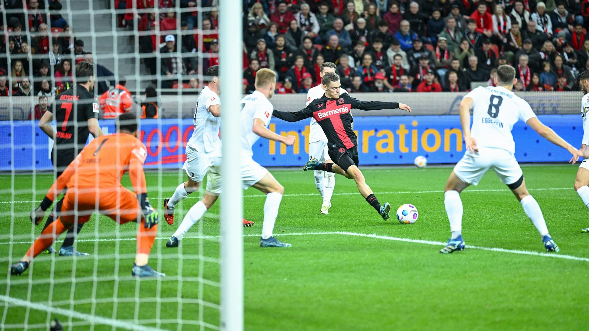Florian Wirtz trifft zum 1:0 für Bayer 04 Leverkusen gegen den SC Freiburg.