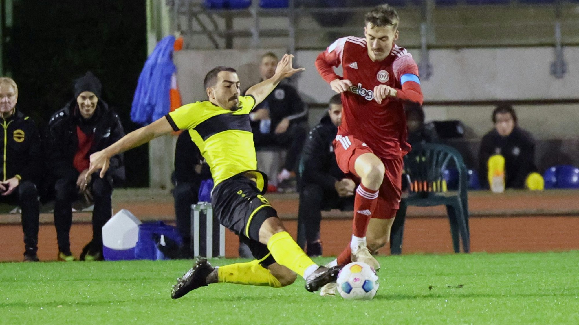 Zweikampf zwischen Cenk Durgun und Daniel Spiegel