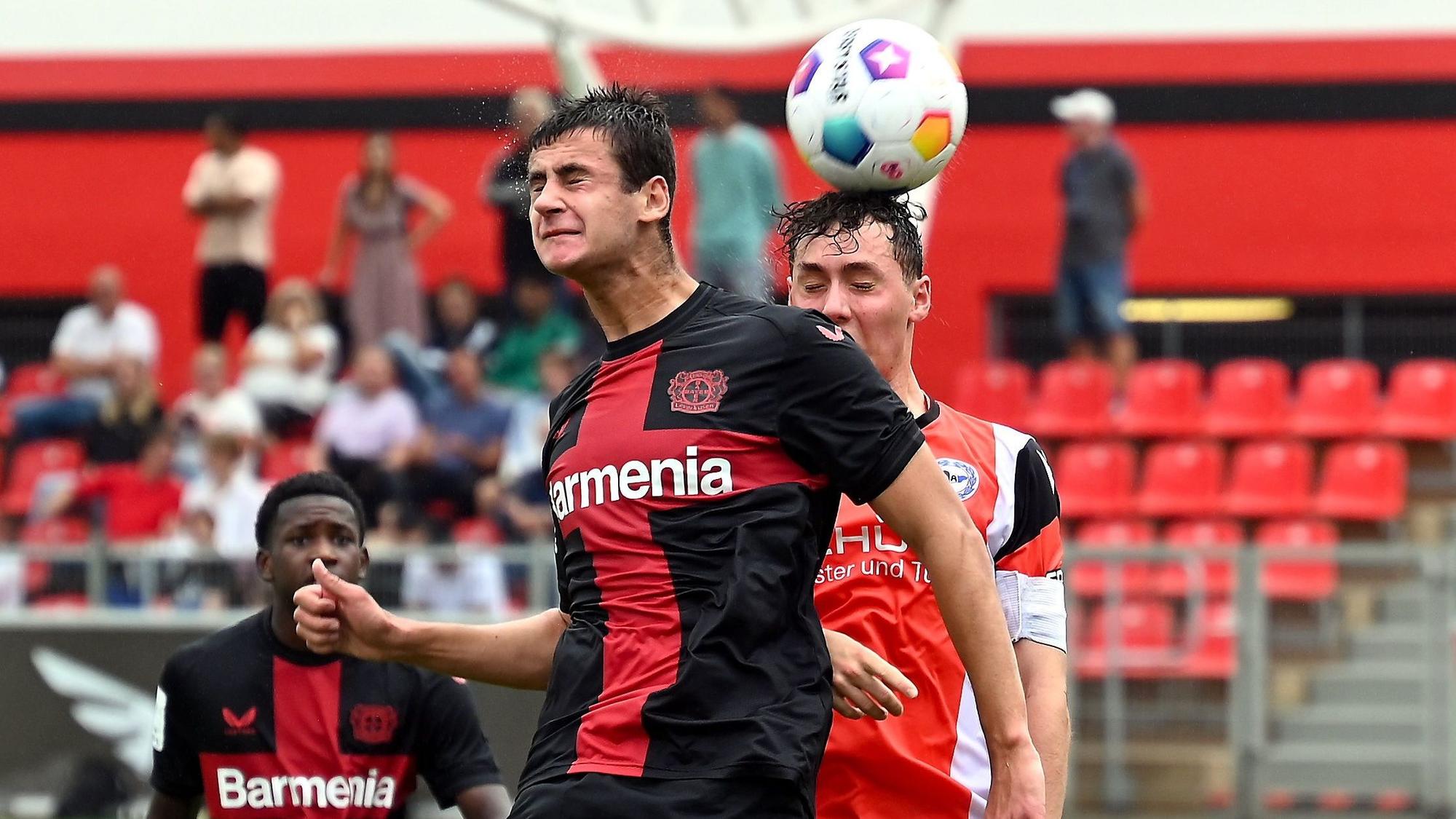 12.08.2023, Fussball-U17-Bayer 04-Arminia Bielefeld
vorne: Nikita Slavytskyi (Bayer)
Foto: Uli Herhaus